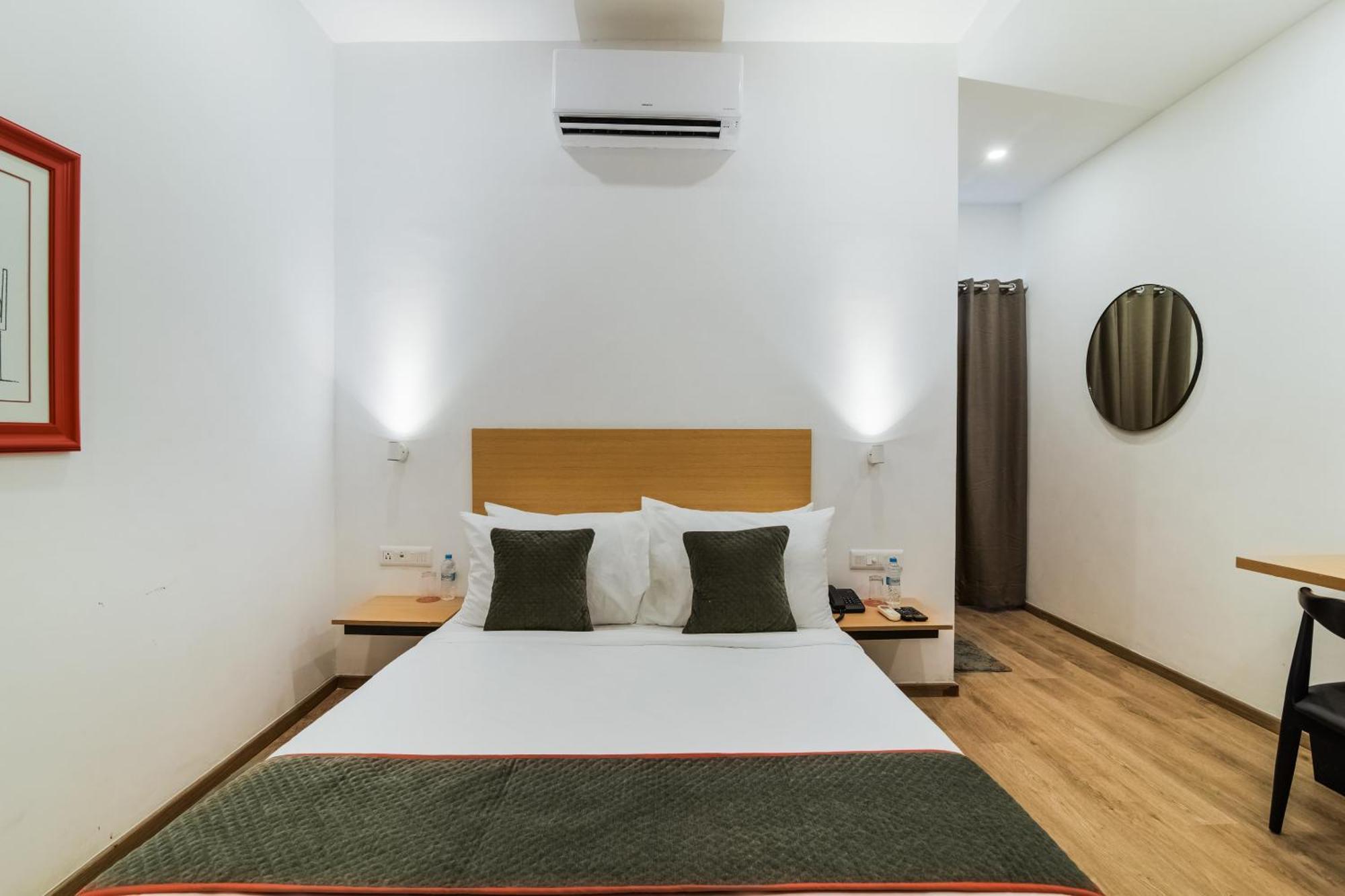 Super Townhouse Xotel Chennai Exterior photo