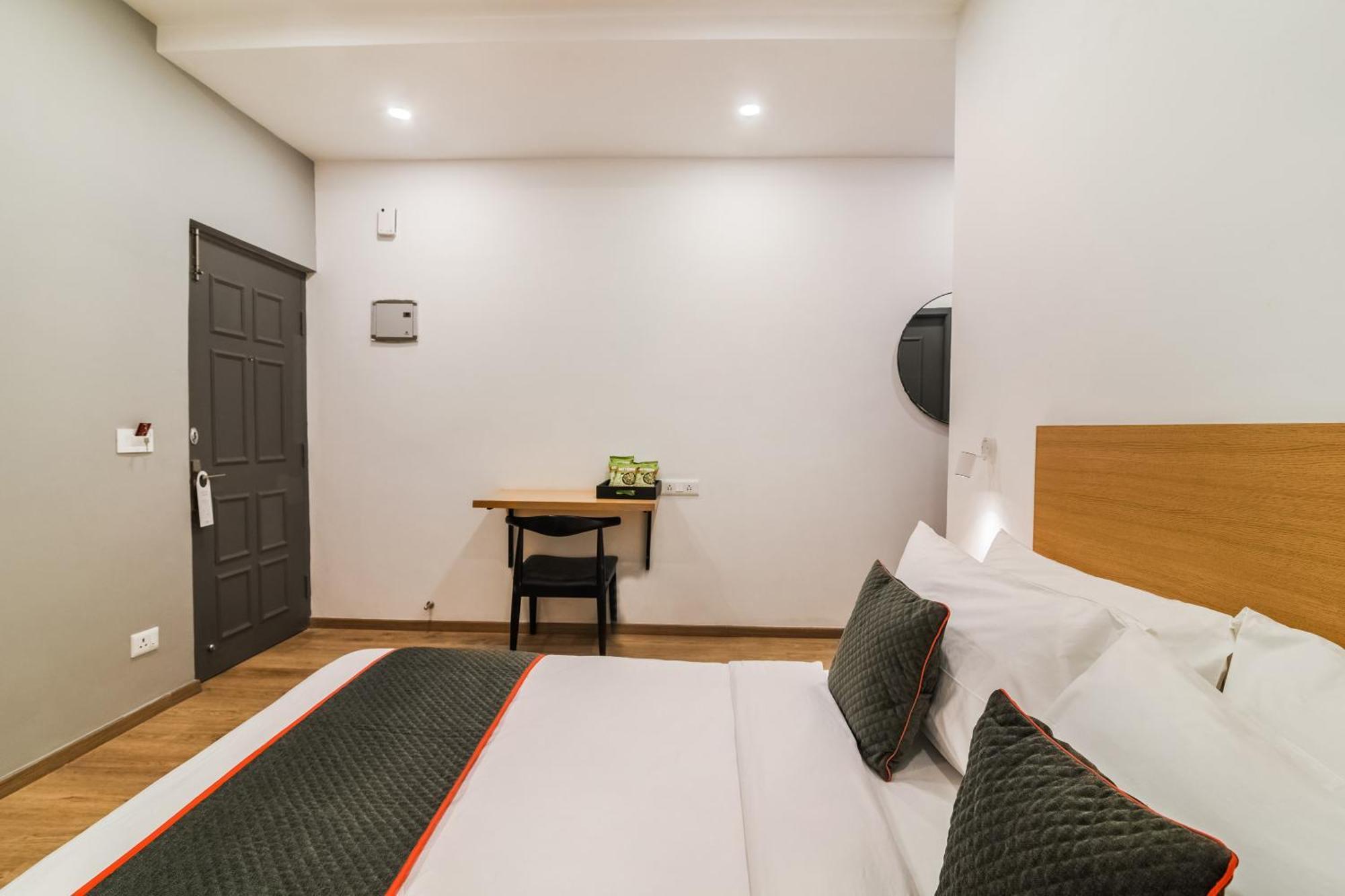 Super Townhouse Xotel Chennai Exterior photo