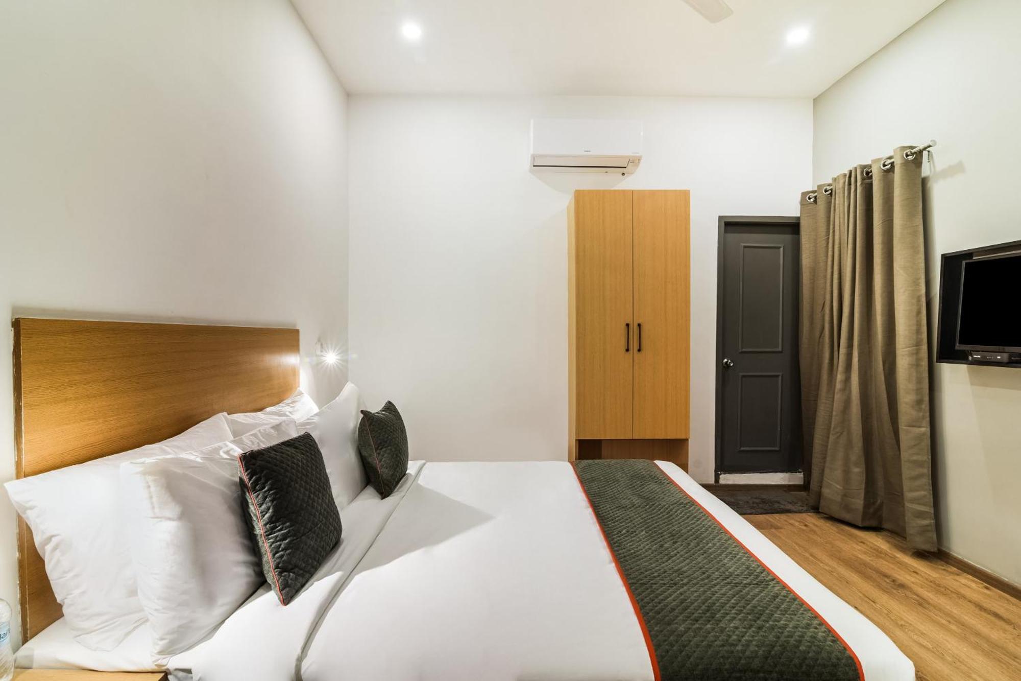 Super Townhouse Xotel Chennai Exterior photo