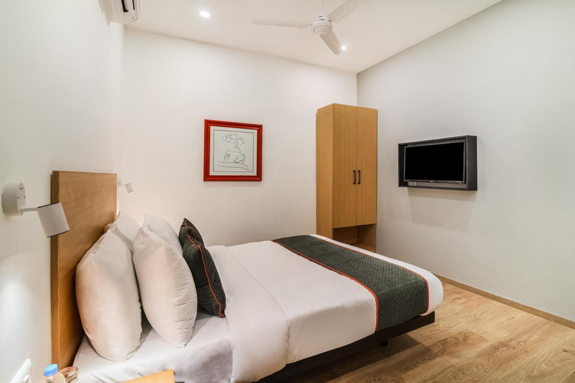 Super Townhouse Xotel Chennai Exterior photo