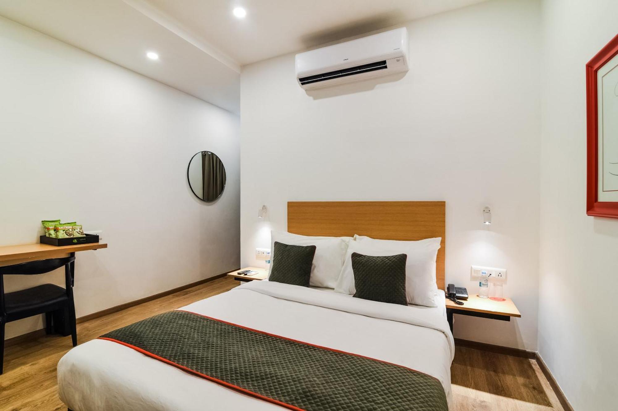 Super Townhouse Xotel Chennai Exterior photo